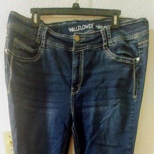 WallFlower "Luscious Curvy" Midrise Boot-Cut Jeans - Size 18 Juniors